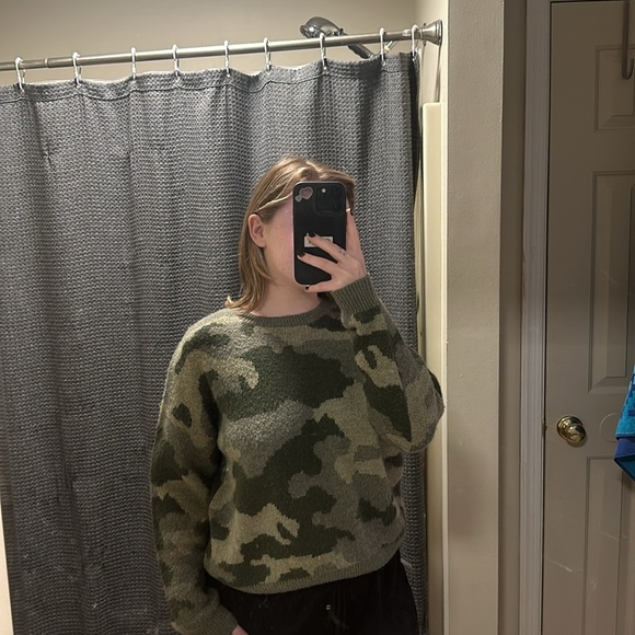 Lucky Brand cropped camo sweater - Picture 5 of 5
